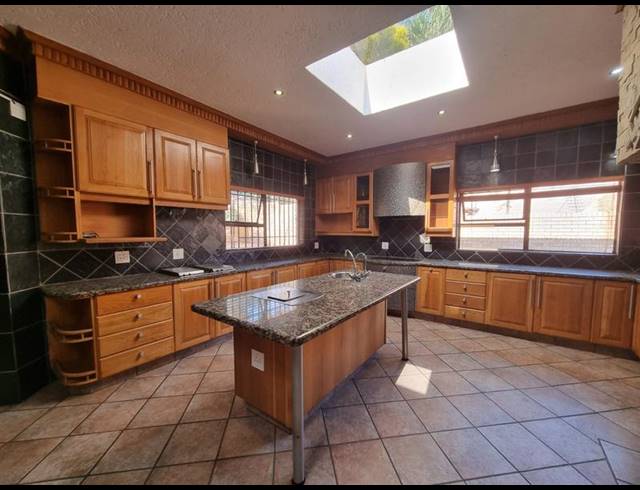 5 BEDROOM HOUSE FOR SALE IN MEYERSDAL